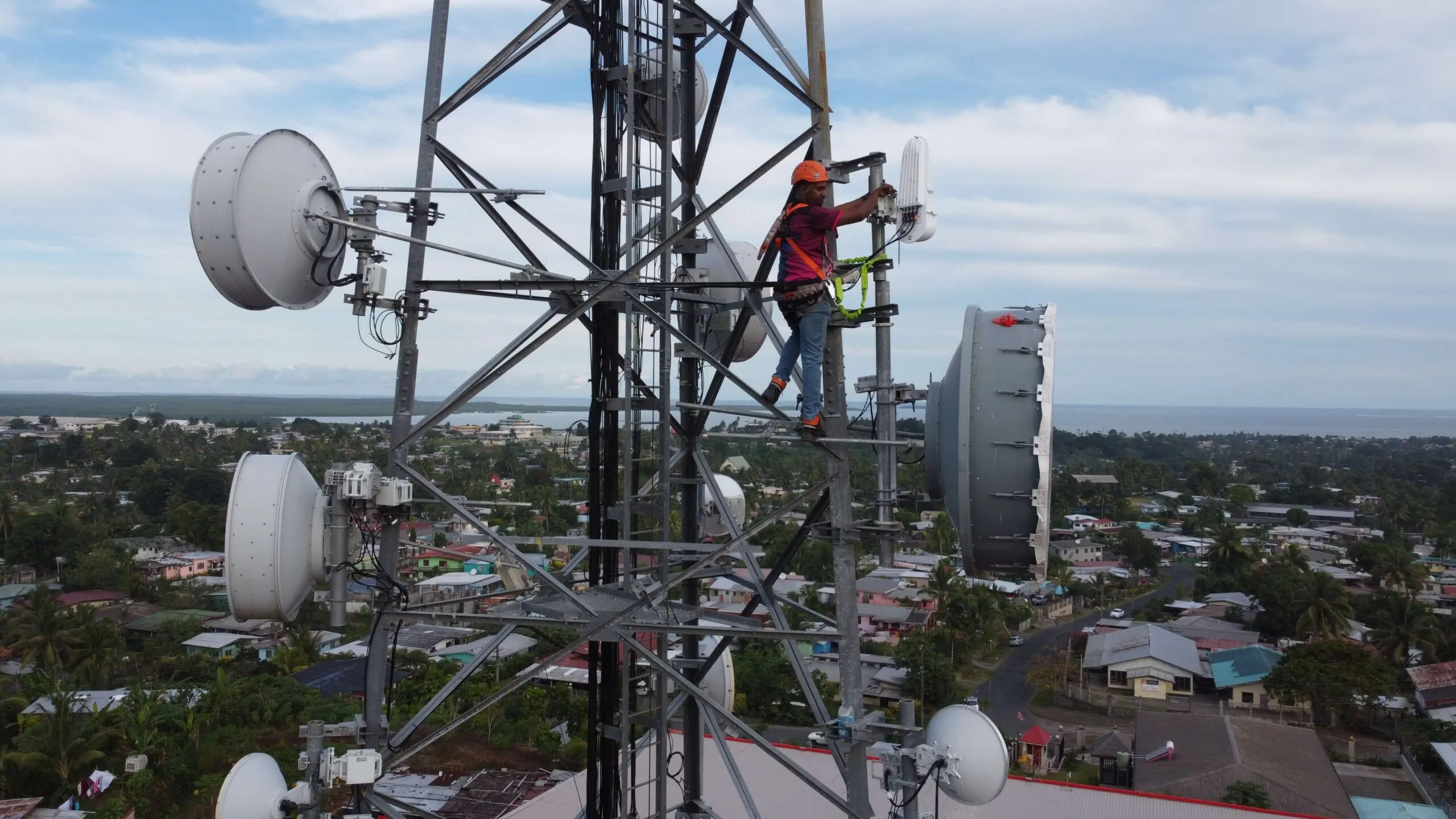 engineer scaling up the 5G tower