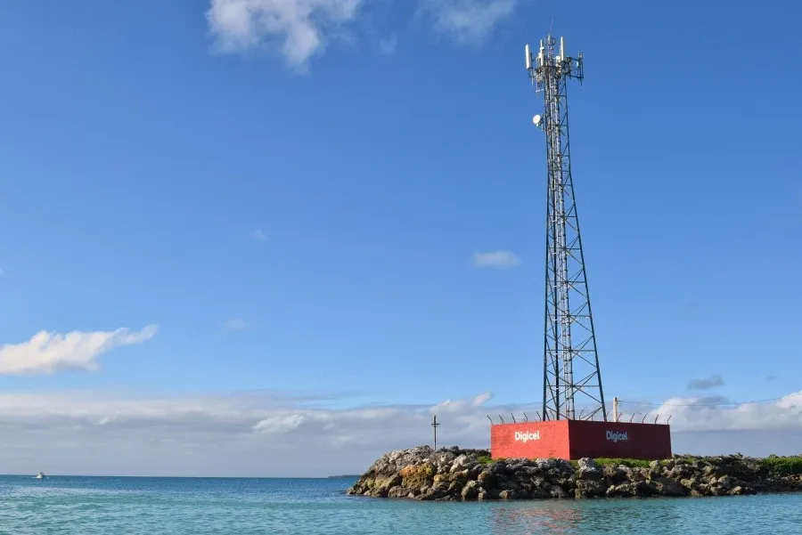 engineer scaling up the 5G tower